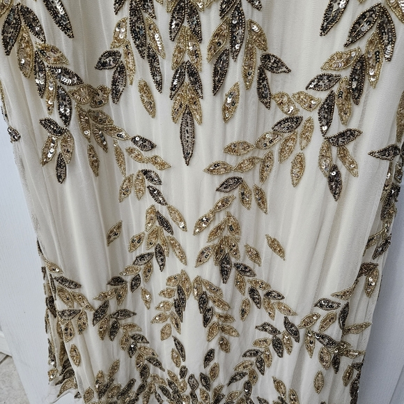 Mac Duggal Embellished Leaf Gown in Gold 16 NWT - Picture 9 of 16
